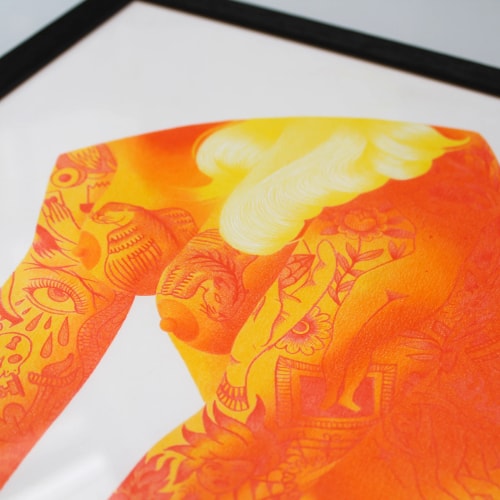 Lata, calcinha e salto alto