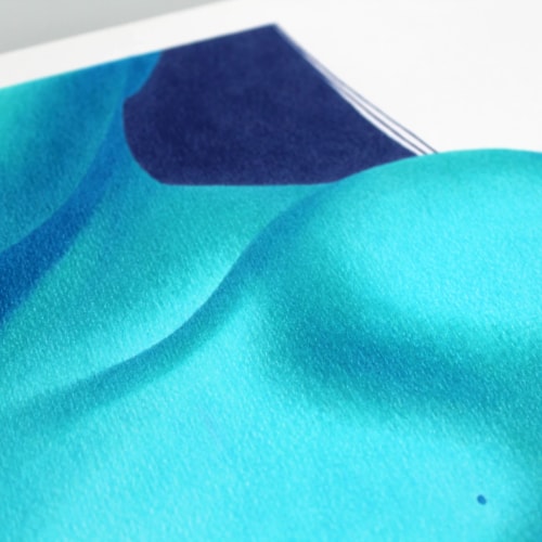 Une femme à la peau bleue