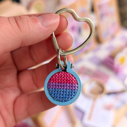 Petit porte-clés drapeau bisexuel