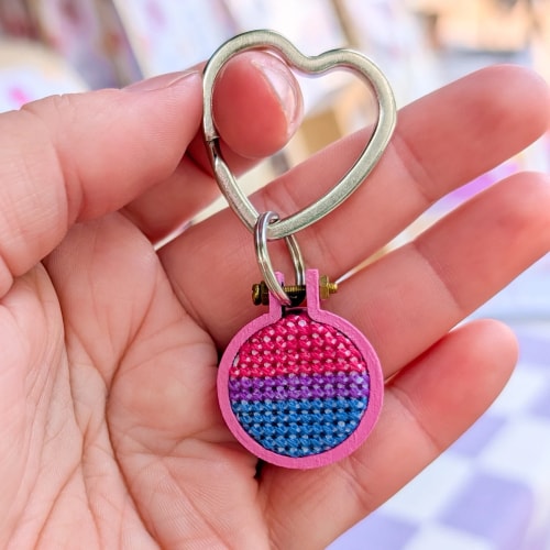 Petit porte-clés drapeau bisexuel