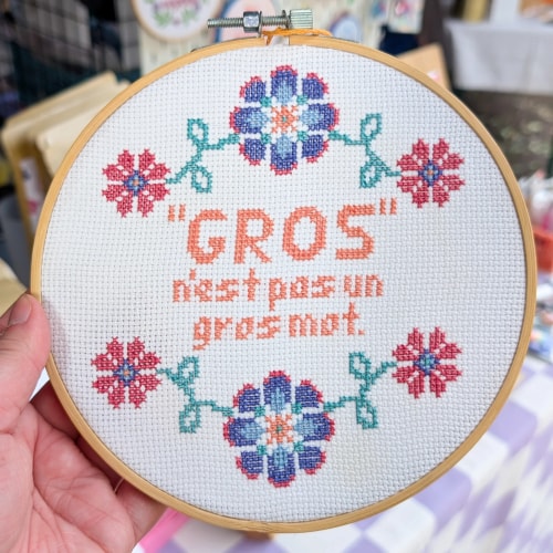 Broderie décorative "Gros n'est pas un gros mot"