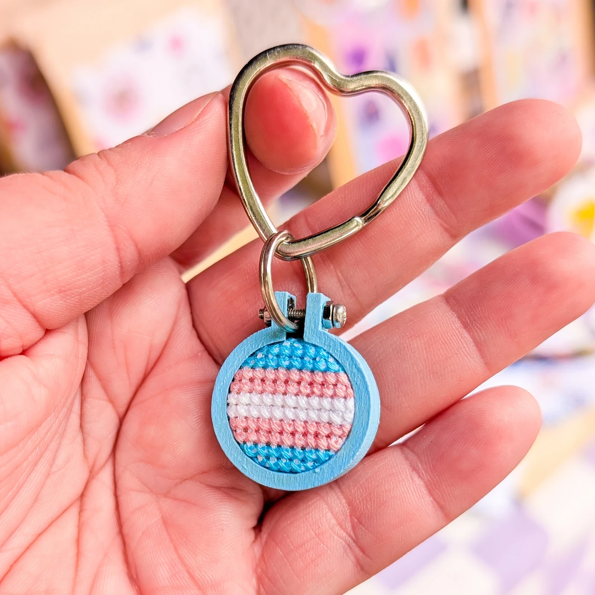 Petit porte-clés drapeau transgenre