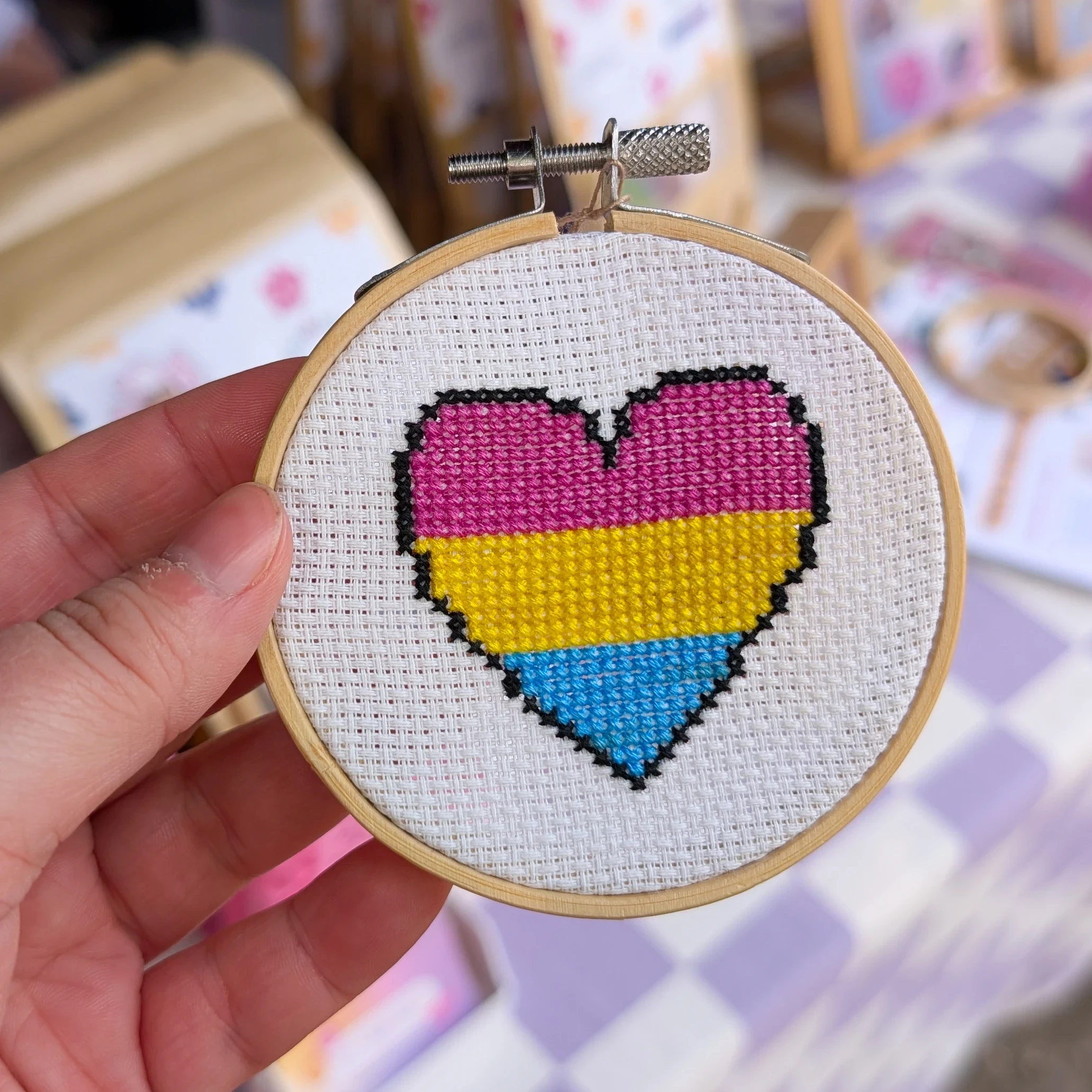 Broderie décorative "Drapeaux LGBTQ+"