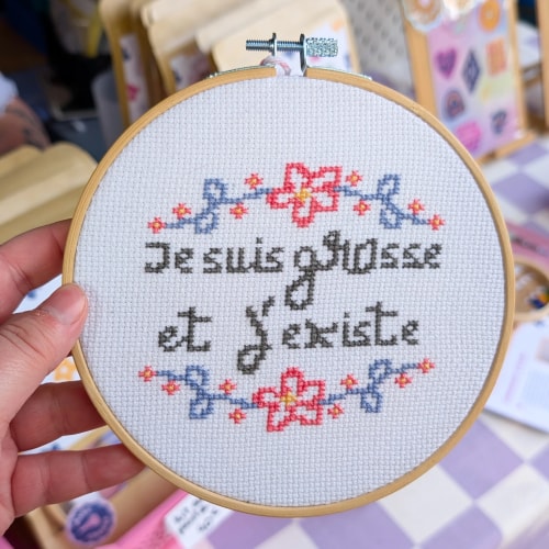 Broderie décorative "Je suis grosse et j'existe"