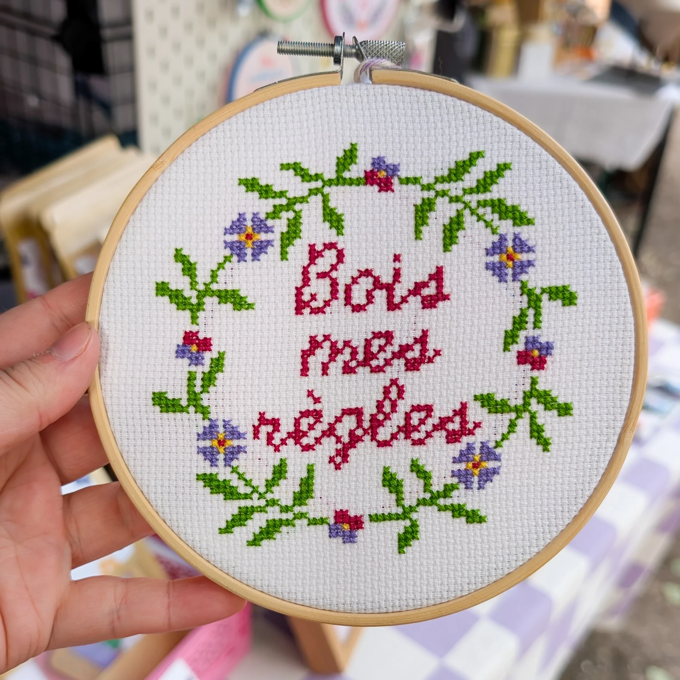 Broderie décorative "Bois mes règles"