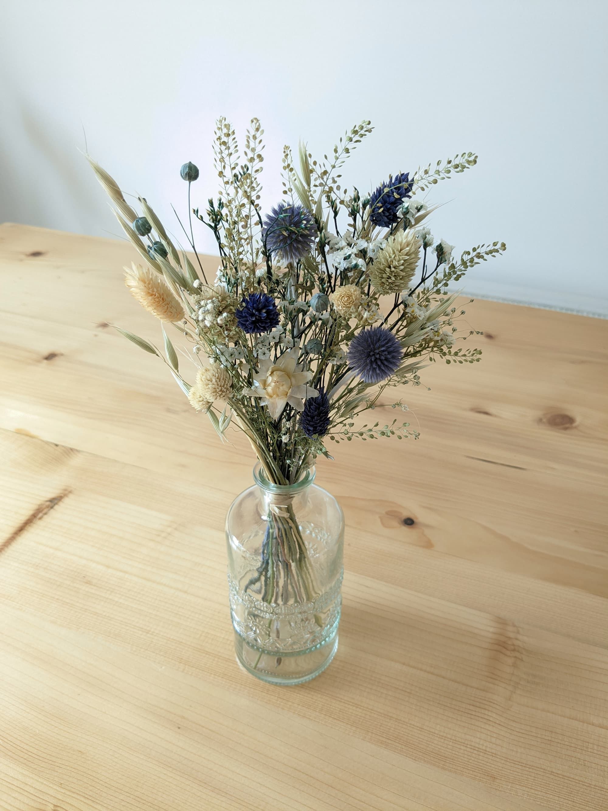 Petit bouquet & son vase - tons bleutés