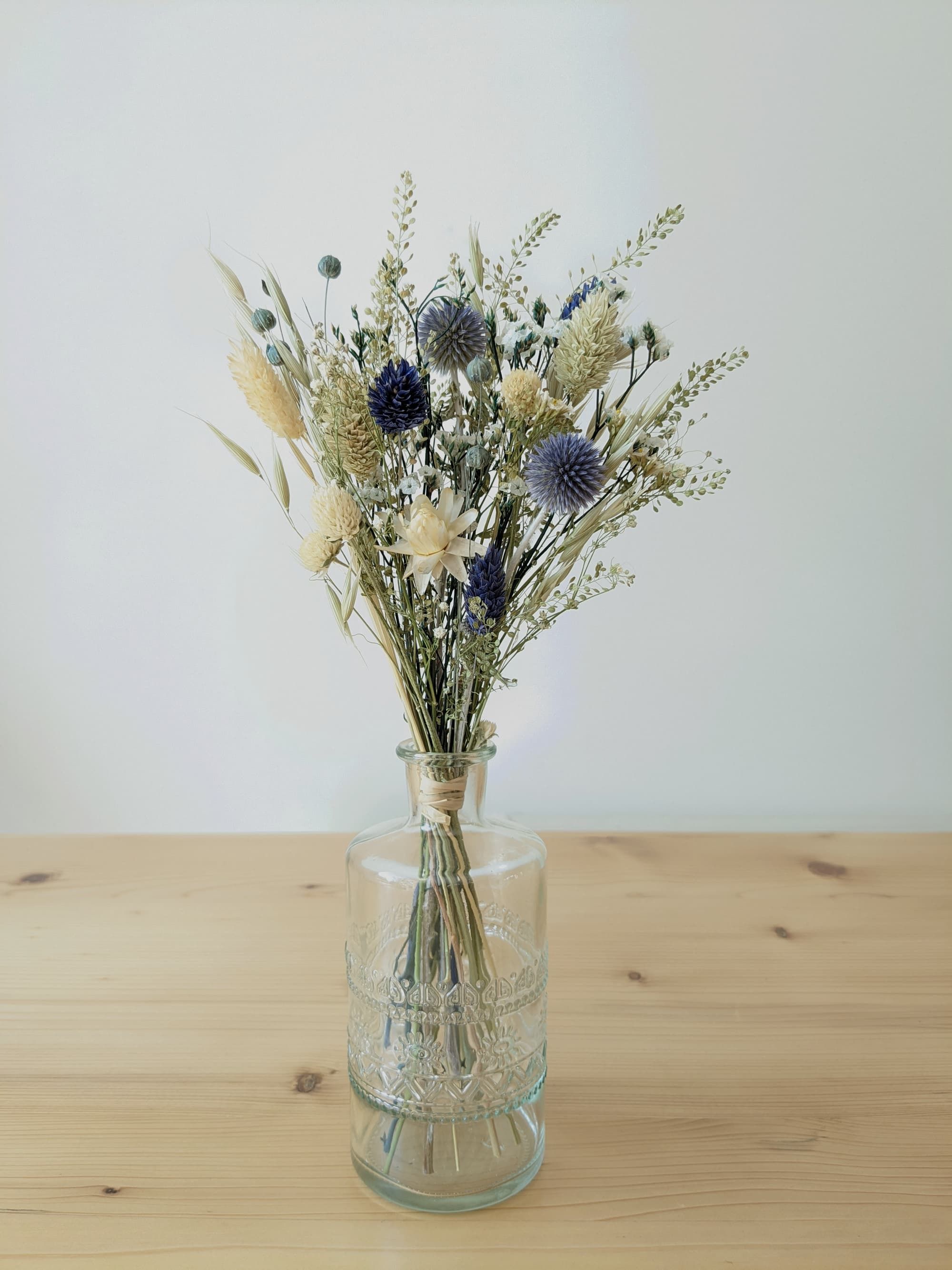 Petit bouquet & son vase - tons bleutés