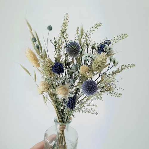 Petit bouquet & son vase - tons bleutés