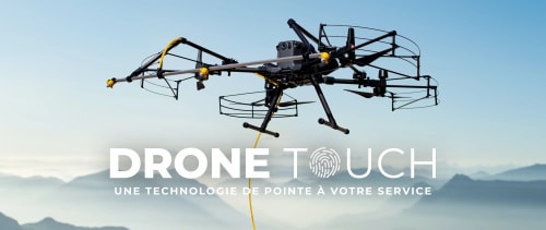 Drone de pulvérisation en action