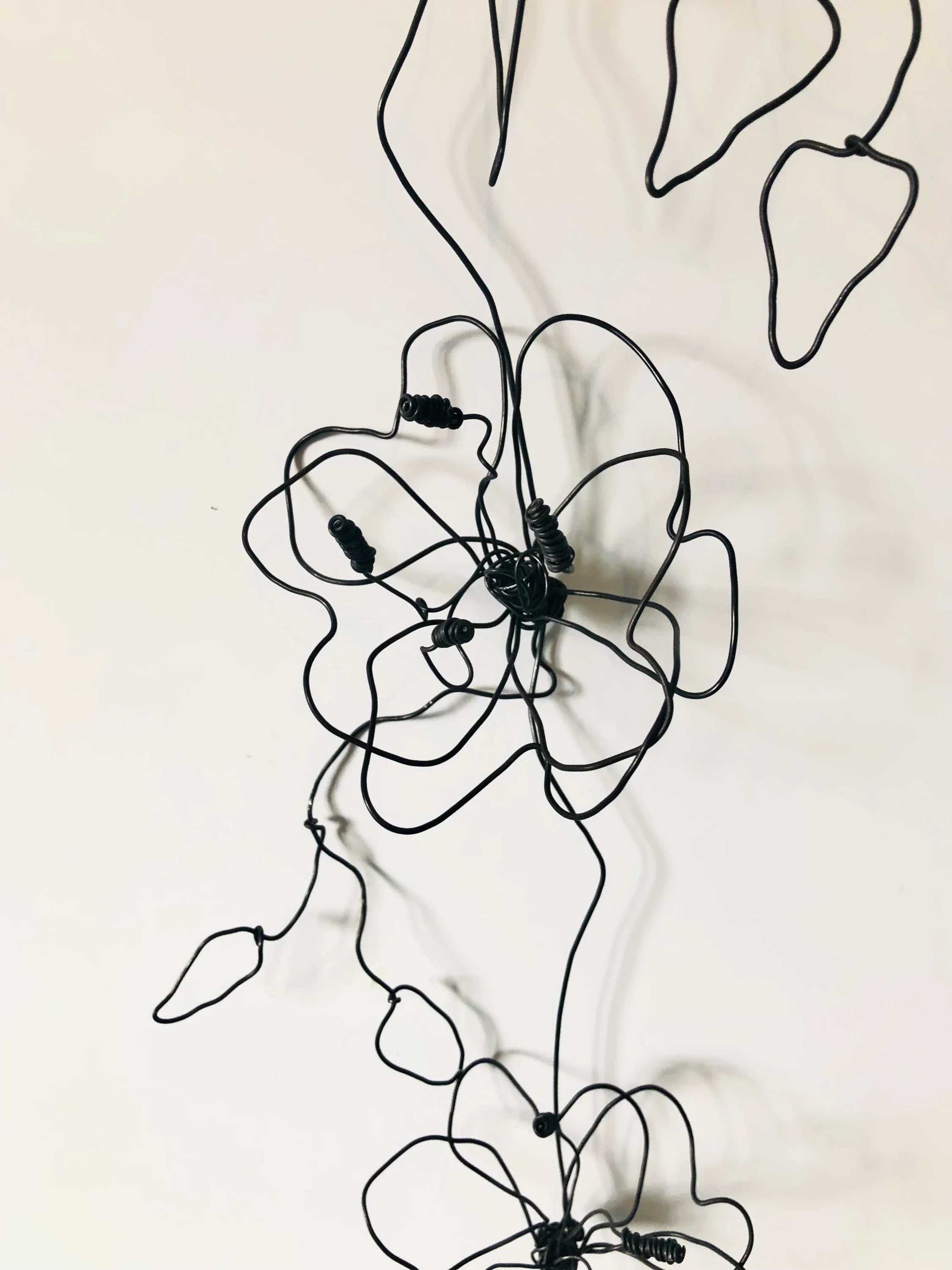 Garland of 3 flowers, wire clematis