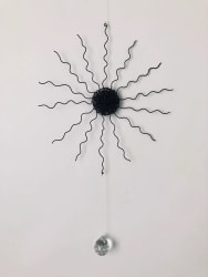 Attrape soleil, soleil en fil de fer