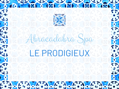 Carte du massage Abracadabra Spa "LE PRODIGIEUX", sur un fond décoratif aux motifs bleus et blancs, illustrant le soin indien Abhyanga.