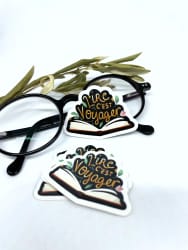 Sticker "lire c'est voyager"