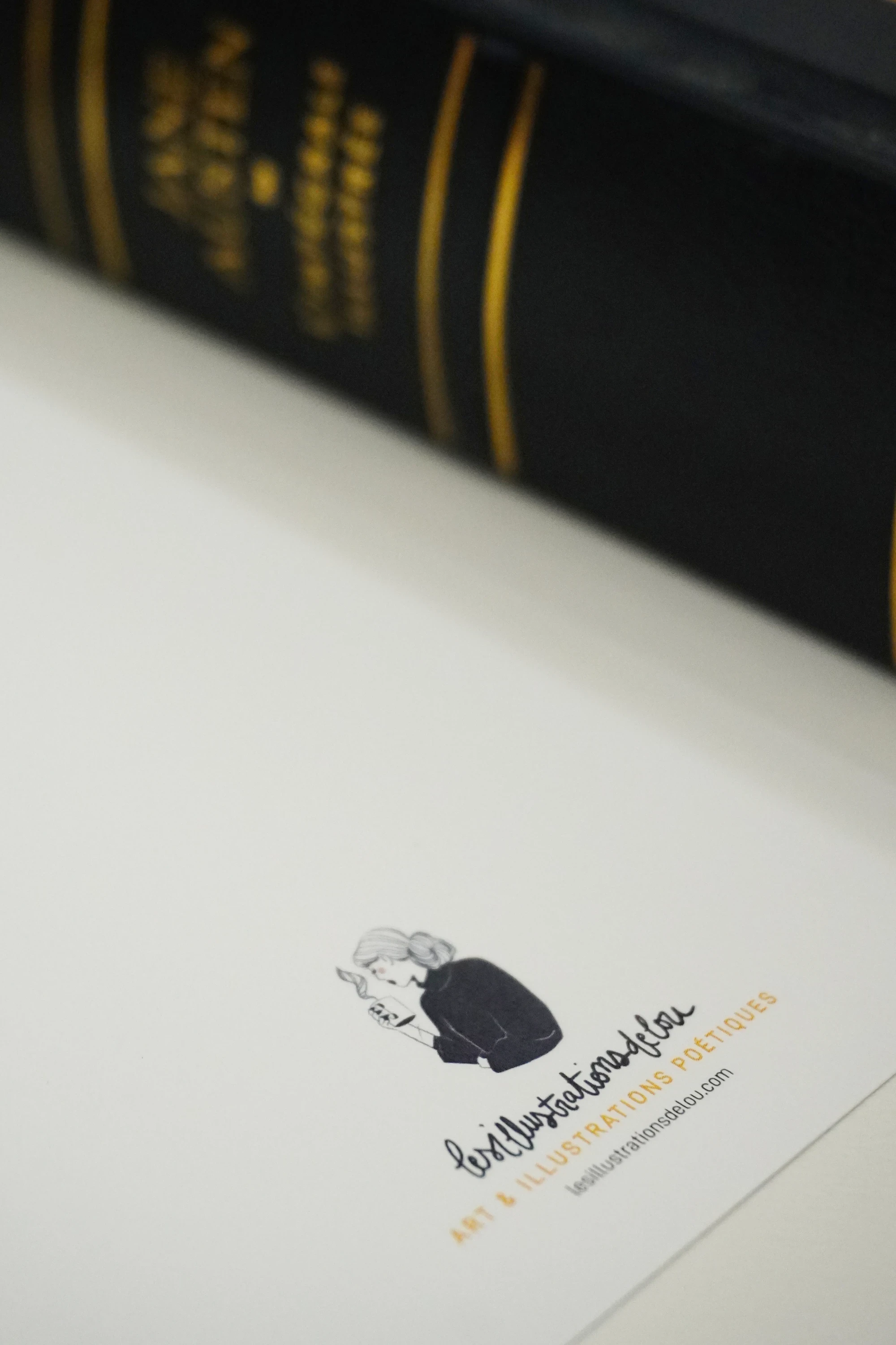 Carte postale la brodeuse