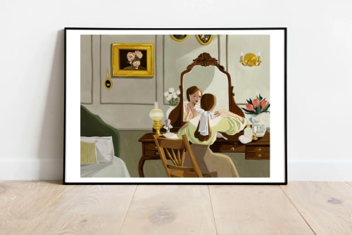 Illustration encadrée montrant une femme assise devant une coiffeuse, se regardant dans un miroir, dans une chambre aux tons doux.
