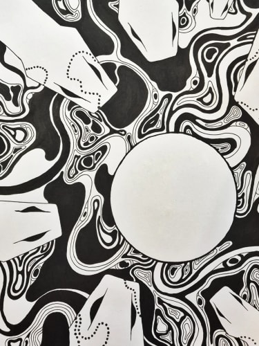 Illustration en noir et blanc de créatures fantastiques, dont un petit dragon et une bête ronde, accompagnée du titre manuscrit « Thé des Chimères ».