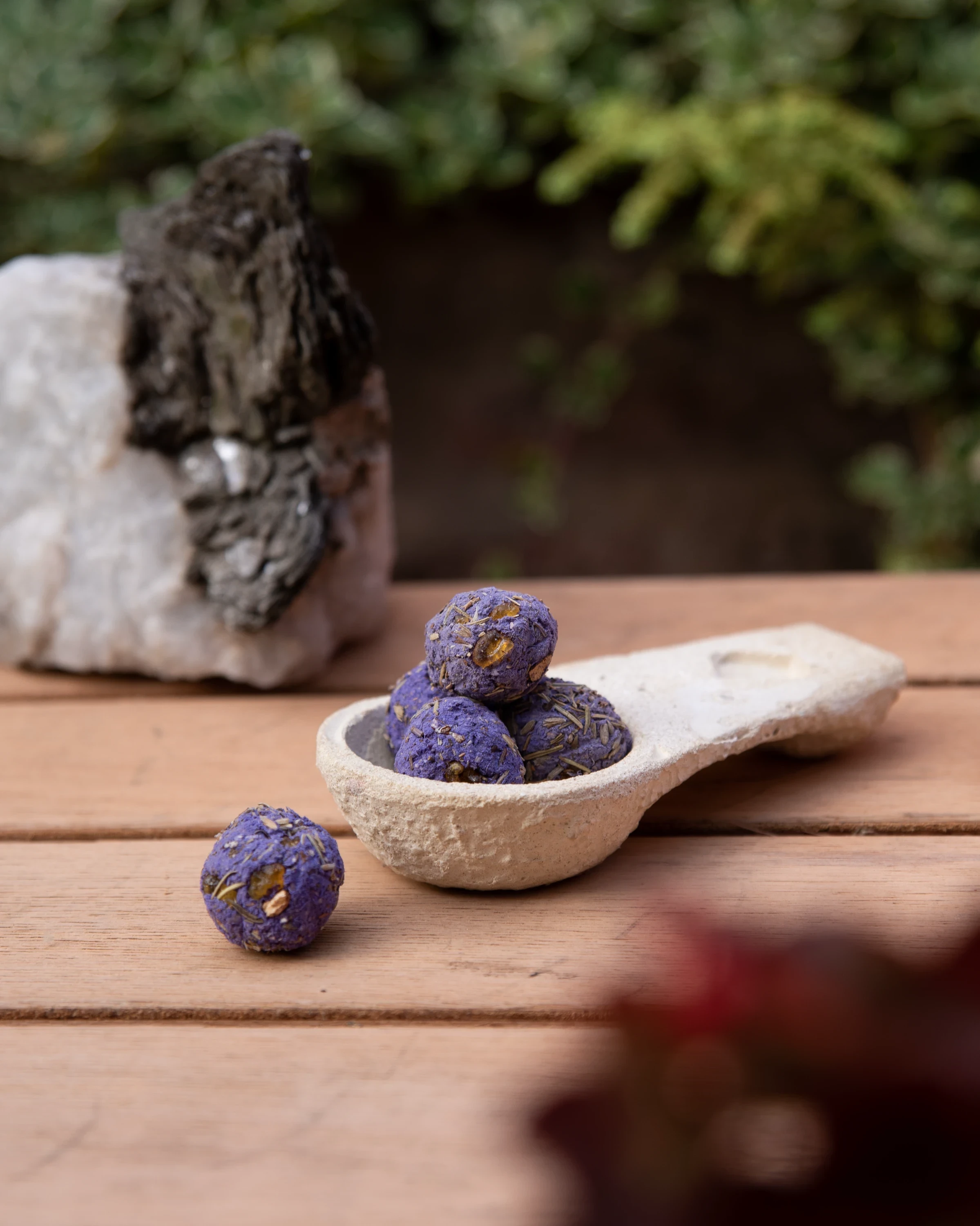 Porte encens traditionnel en ciment