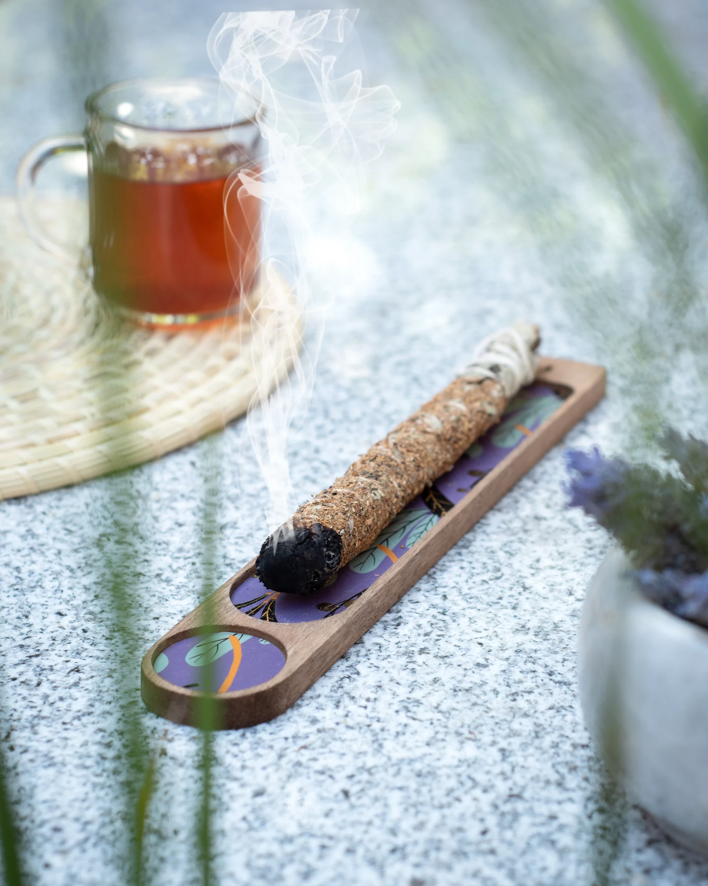 Porte-encens en bois (motif aléatoire. Laisse toi porter !)