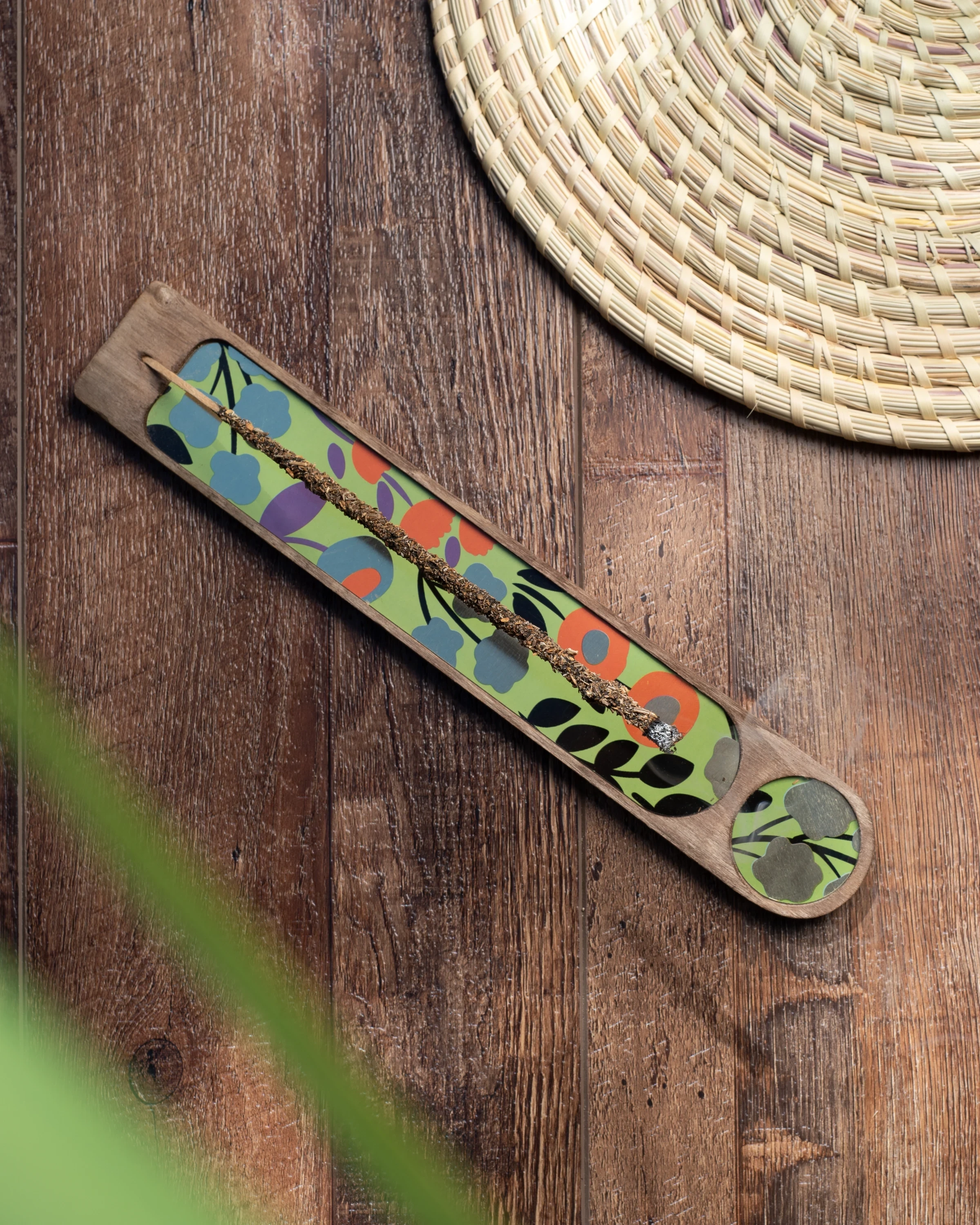 Porte-encens en bois (motif aléatoire. Laisse toi porter !)