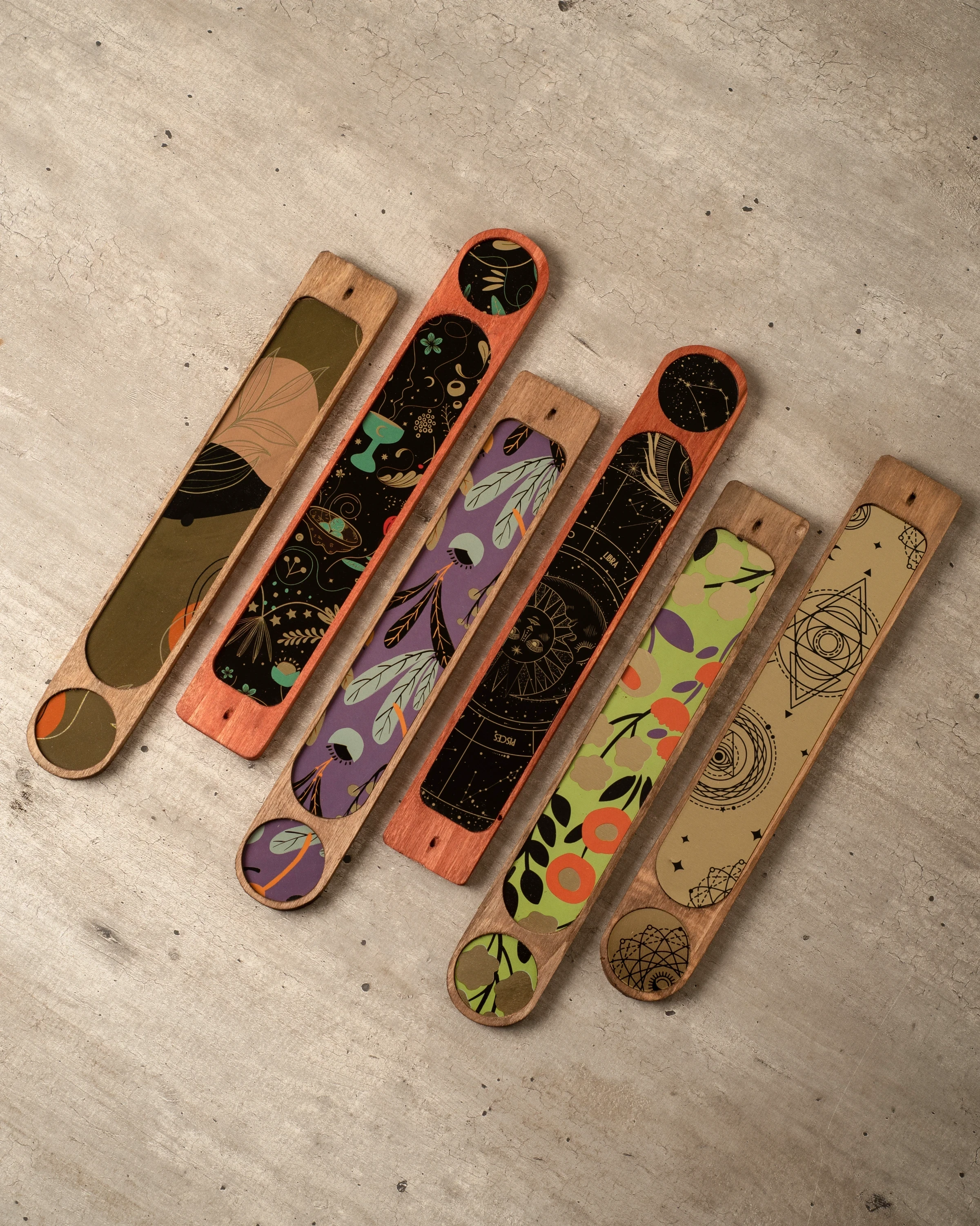 Porte-encens en bois (motif aléatoire. Laisse toi porter !)