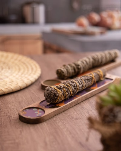 Porte-encens en bois (motif aléatoire. Laisse toi porter !)