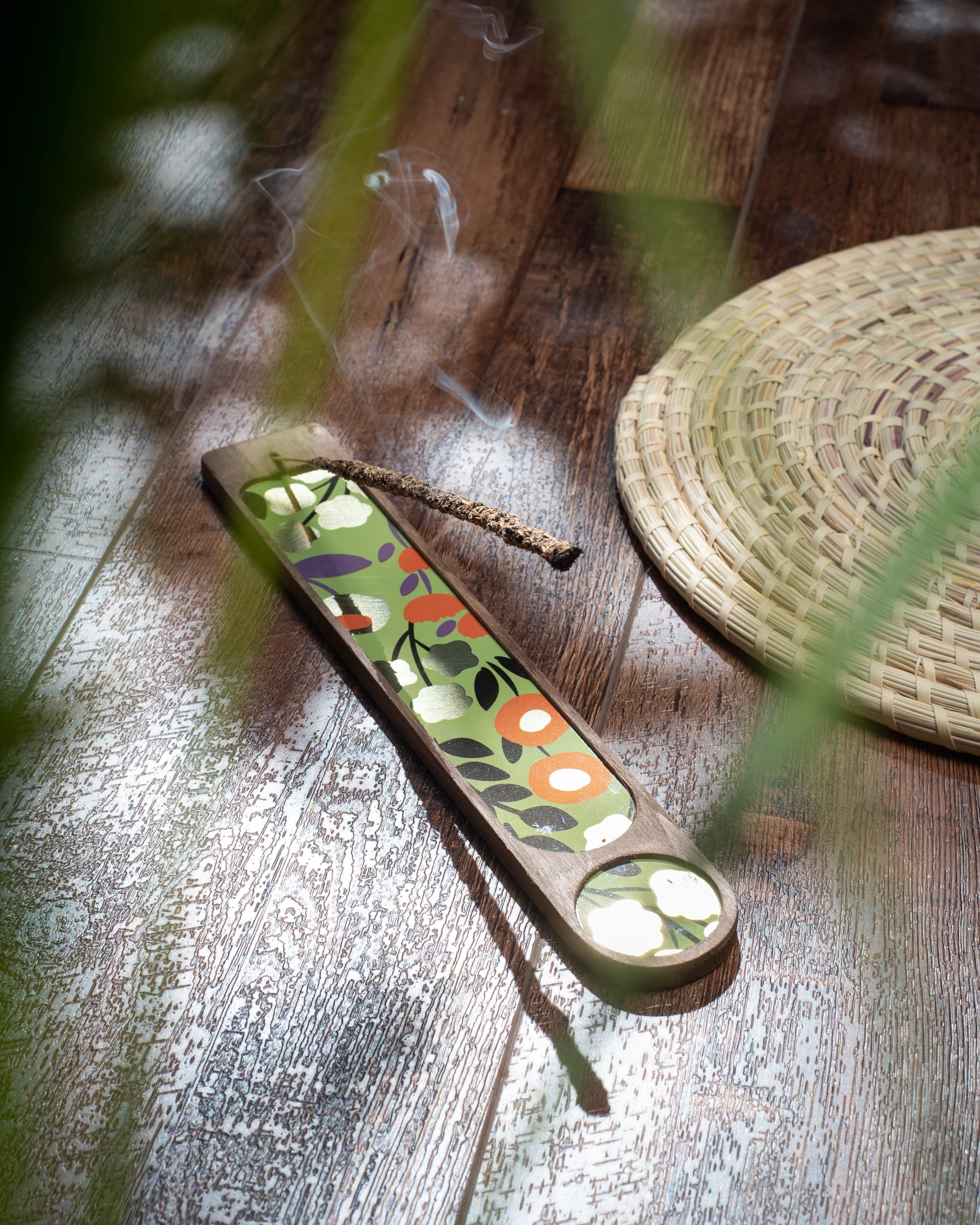 Porte-encens en bois (motif aléatoire. Laisse toi porter !)