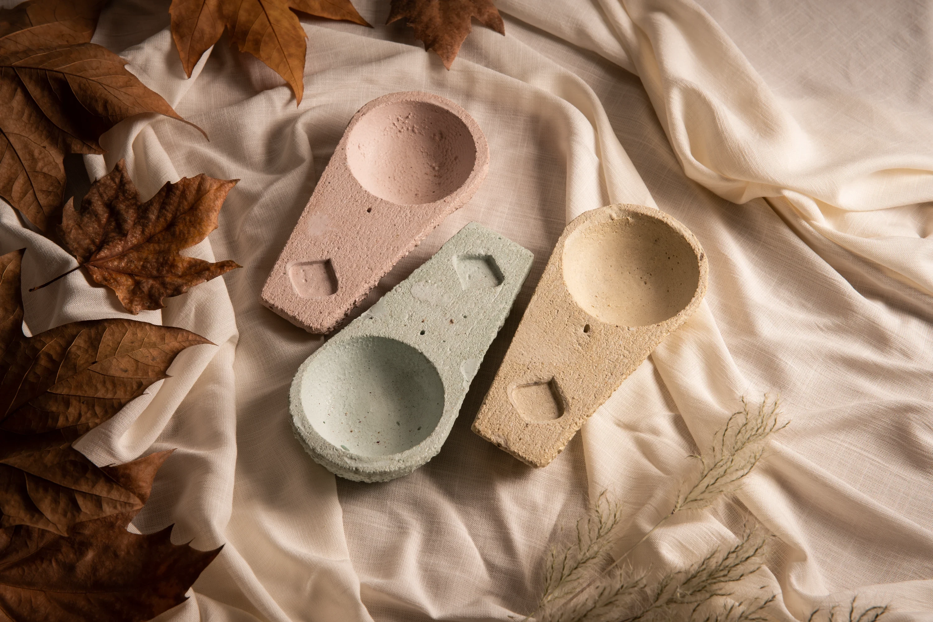 Porte encens traditionnel en ciment