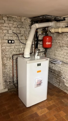 Chaudière à gaz au sol FRISQUET dans une maison individuelle