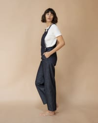 La Salopette en jean brut
