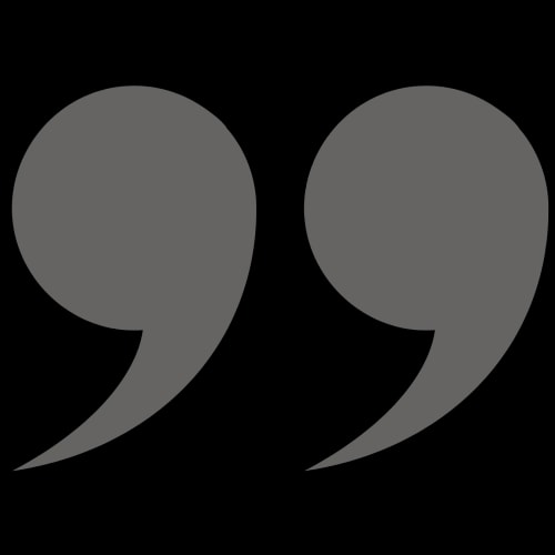 Guillemets gris sur fond noir.
