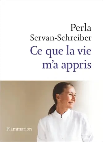 Livre "Ce que la vie m'a appris" de Perla Servan-Schreiber, couverture avec une femme souriante en blouse blanche. Éditeur Flammarion.