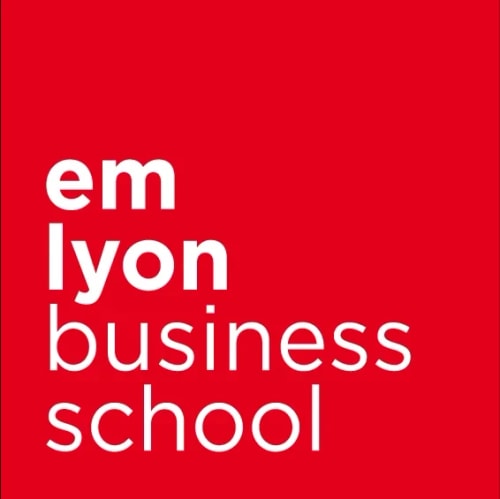 Logo d'emlyon business school sur fond rouge.