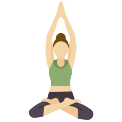Femme en position de yoga assise, les mains levées vers le ciel, dans un cadre calme.