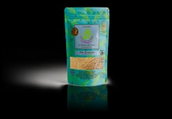 Paquet de sucre de canne non raffiné de 1kg Fine Demerara de la marque La Route du Sucre. Type de sucre coulant, au goût naturel de mélasse de canne