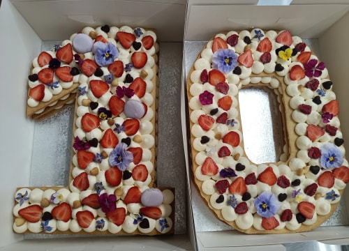 number cake fruit