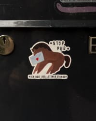 Sticker -stop pub-