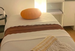 Cabinet équipé et modulable pour massages, consultations individuelles de naturopathie, sophrologie, psychothérapie...