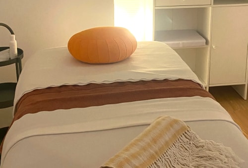 Cabinet équipé et modulable pour massages, consultations individuelles de naturopathie, sophrologie, psychothérapie...