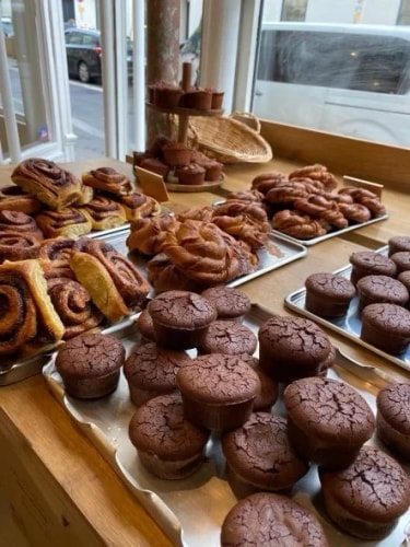 Pâtisseries et viennoiseries de Pastel Bakery à Paris 9e, proche Saint-Lazare