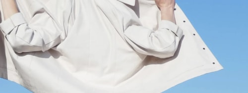 Marque bretonne de mode éco-responsable. Tombolo fabrique des vêtements et des objets textiles en France. L'atelier réalise des pièces uniques et en petites éditions à partir de textiles durables et recyclés en Ille-et-Vilaine.