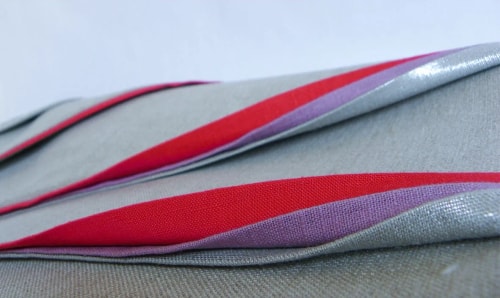 Marque de vêtements, objets et accessoires réalisés avec des matériaux naturels et recyclés, Tombolo s'inscrit dans la mode durable avec un vestiaire intemporel et des commandes sur-mesure pour particuliers et professionnels.
