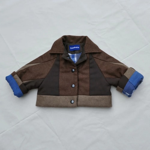 Studio Tombolo est une marque de vêtements installée en Ille-et Vilaine en Bretagne.
Elle s'inscrit dans la mode circulaire en travaillant à partir de textiles de seconde main.