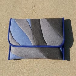Designer textile bretonne, marque de mode éco-responsable. Tombolo fabrique des vêtements et des objets textiles en France. L'atelier réalise des pièces uniques et en petites éditions à partir de textiles durables et recyclés en Ille-et-Vilaine.