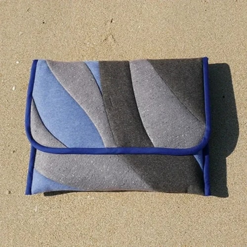 Designer textile bretonne, marque de mode éco-responsable. Tombolo fabrique des vêtements et des objets textiles en France. L'atelier réalise des pièces uniques et en petites éditions à partir de textiles durables et recyclés en Ille-et-Vilaine.