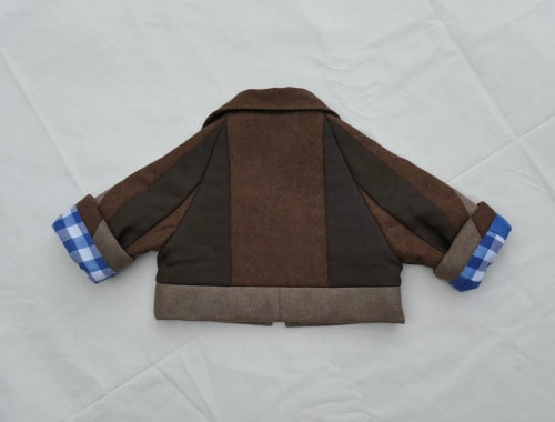 Tombolo est une marque de vêtements pour bébé. Fabriqué en Bretagne à partir de textiles de seconde main pour une mode plus respectueuse de la planète.
