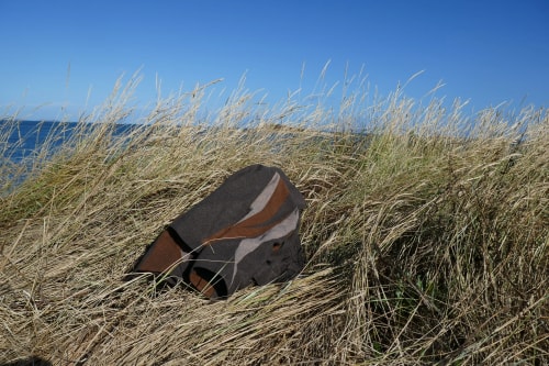 Studio Tombolo est une marque de vêtements et design textile fondé par la créatrice bretonne Justine Morvan. Installé en Ille-et Vilaine, le label s'inscrit dans la mode circulaire en travaillant à partir de textiles de seconde main.