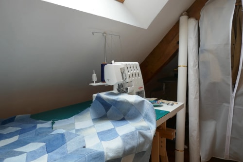 Artisanat & design textile près de Dinan en Bretagne. Fabrication de vêtements et d'objets pour particuliers et professionnels.