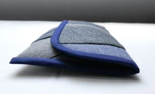 Designer textile bretonne - Tombolo studio. Mode artisanale et fabrication locale. Objets textile durable fabriqué en France, en Bretagne.