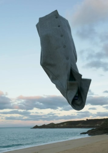 Tombolo studio | Designer breton. Marque bretonne de vêtements 100% fabriqués en France.
Tombolo conçoit des vêtements à partir de textiles Oeko-Tex et de matières recyclées.