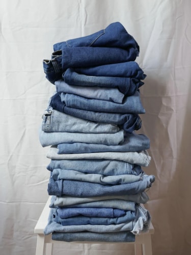 Designer textile bretonne. Tombolo est un atelier installé en Bretagne qui fabrique des vêtements et des objets textiles en petites éditions à partir de textiles durables et recyclés en Ille-et-Vilaine.
